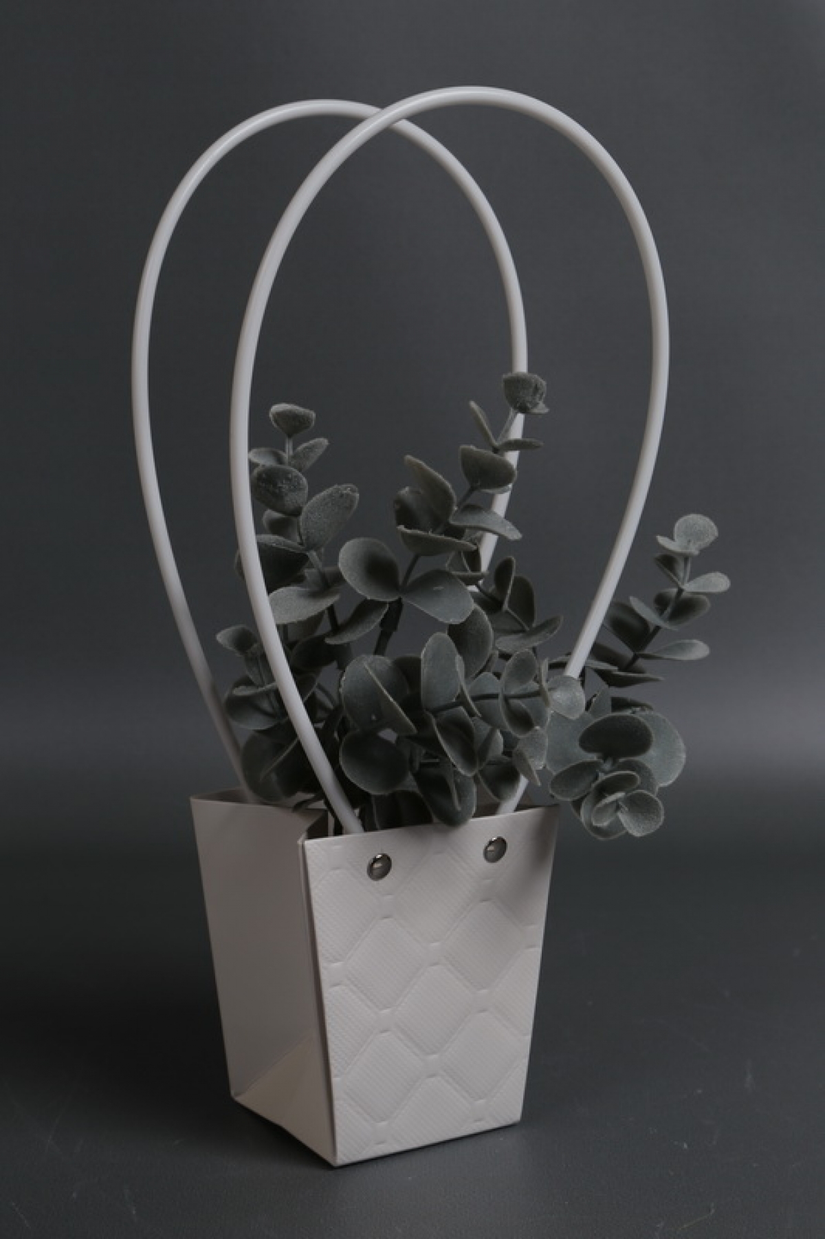 Сумка для ЦВЕТОВ тиснение Клетка (16) 10*8*10,5  белый  М16   Цена за 1шт