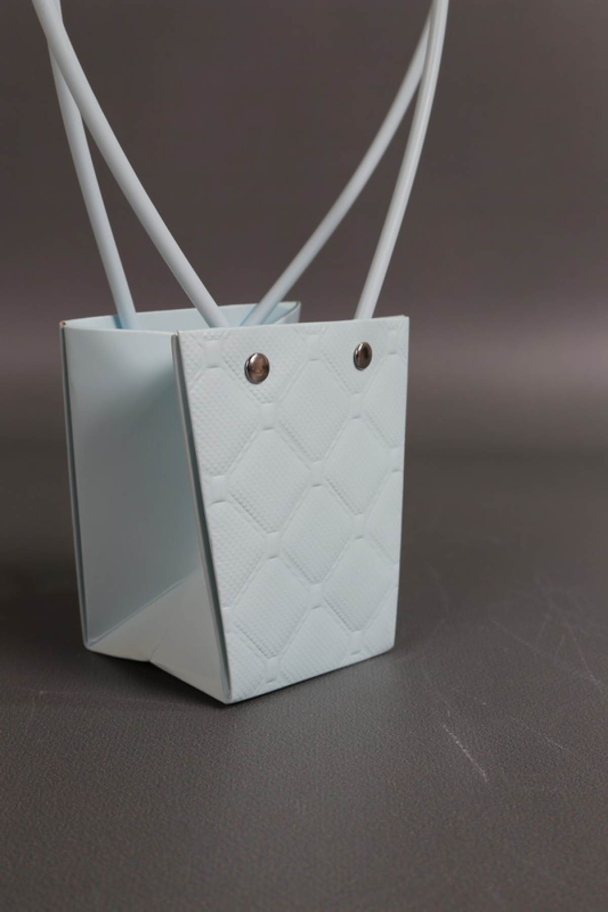 Сумка для ЦВЕТОВ тиснение Клетка (16) 10*8*10,5  голубой  М16   Цена за 1шт