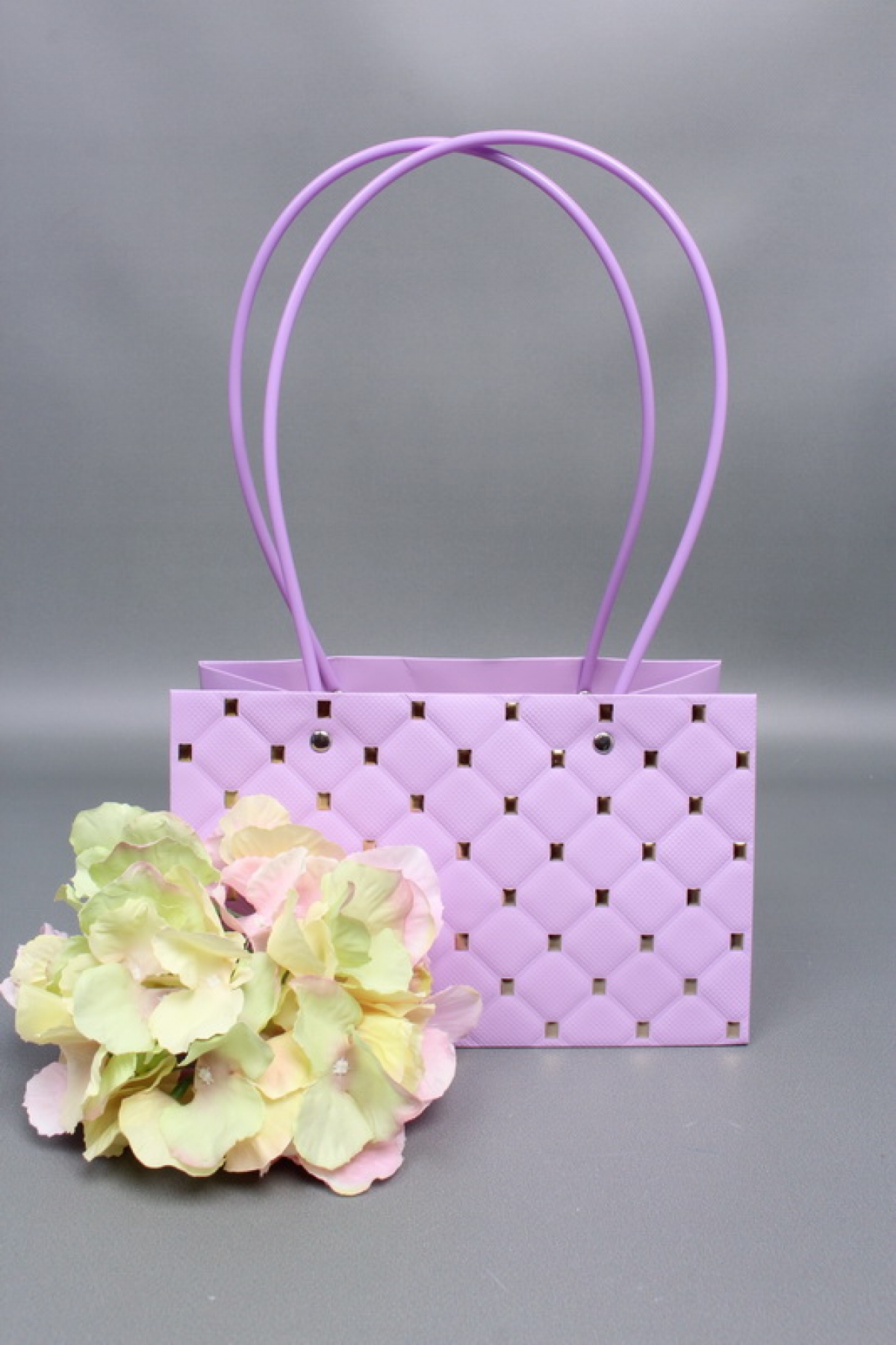 Сумка для ЦВЕТОВ тиснение Золотая клетка  (311) 22*13,5*10,5 ярко-сиреневый М311   Цена за 1шт