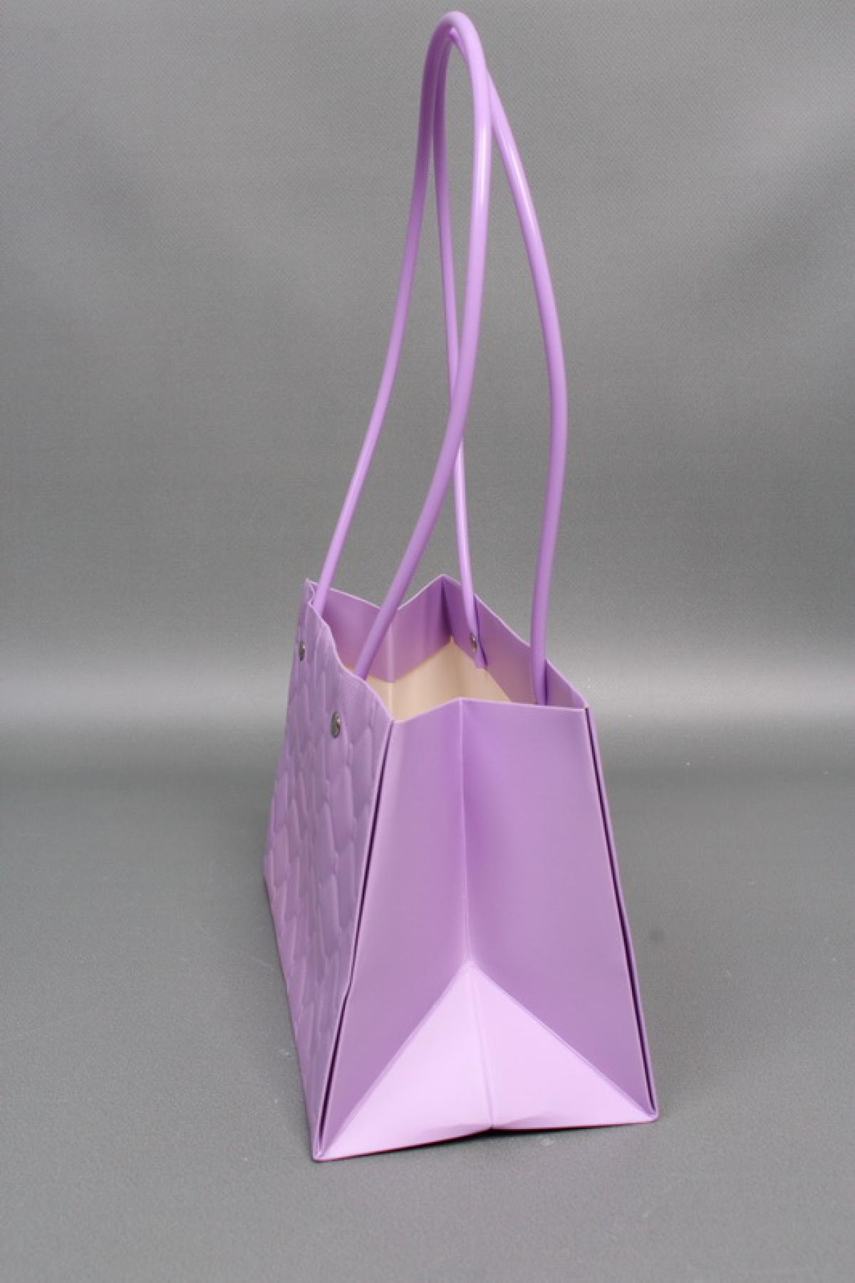 Сумка для ЦВЕТОВ тиснение Золотая клетка  (311) 22*13,5*10,5 ярко-сиреневый М311   Цена за 1шт