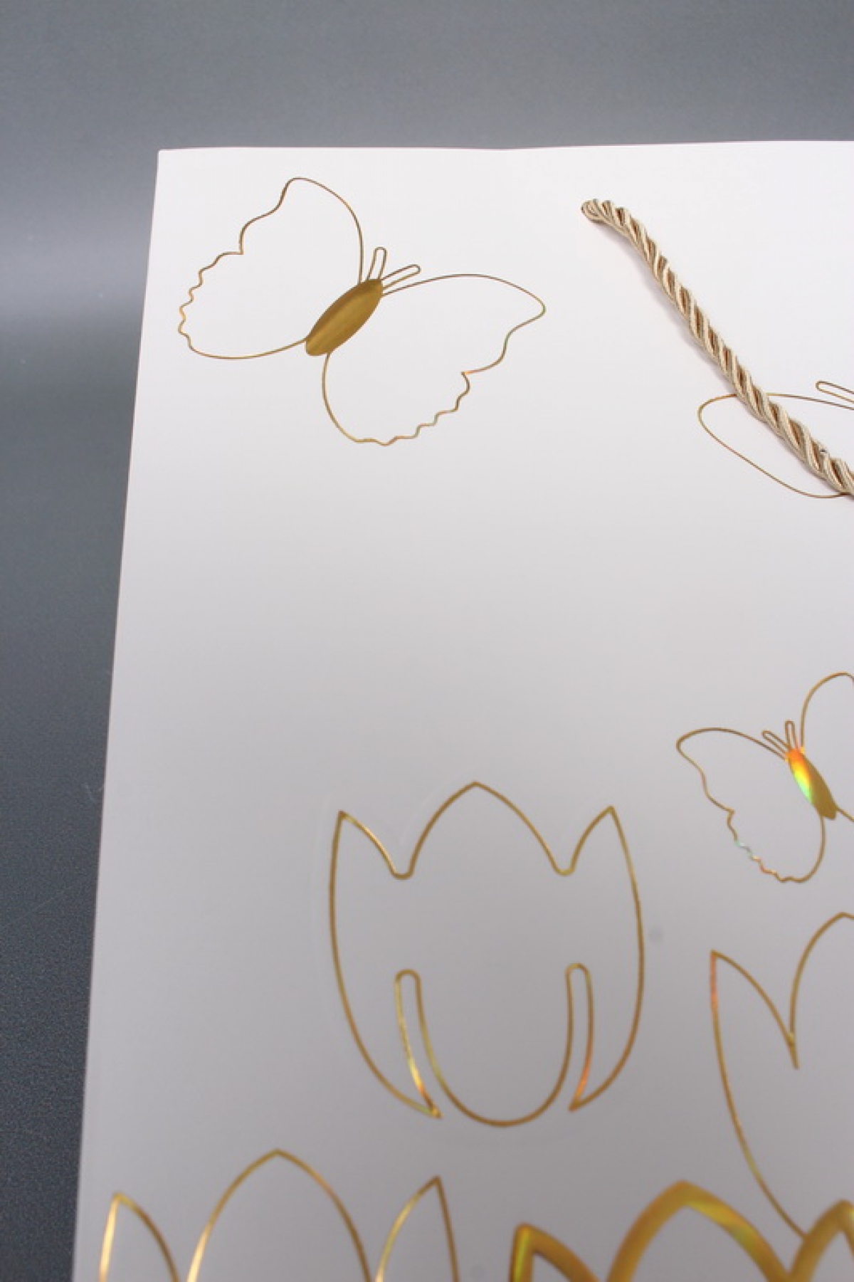 Сумка  Люкс Тюльпаны и Бабочки тиснение  31*42*12  белый  L967