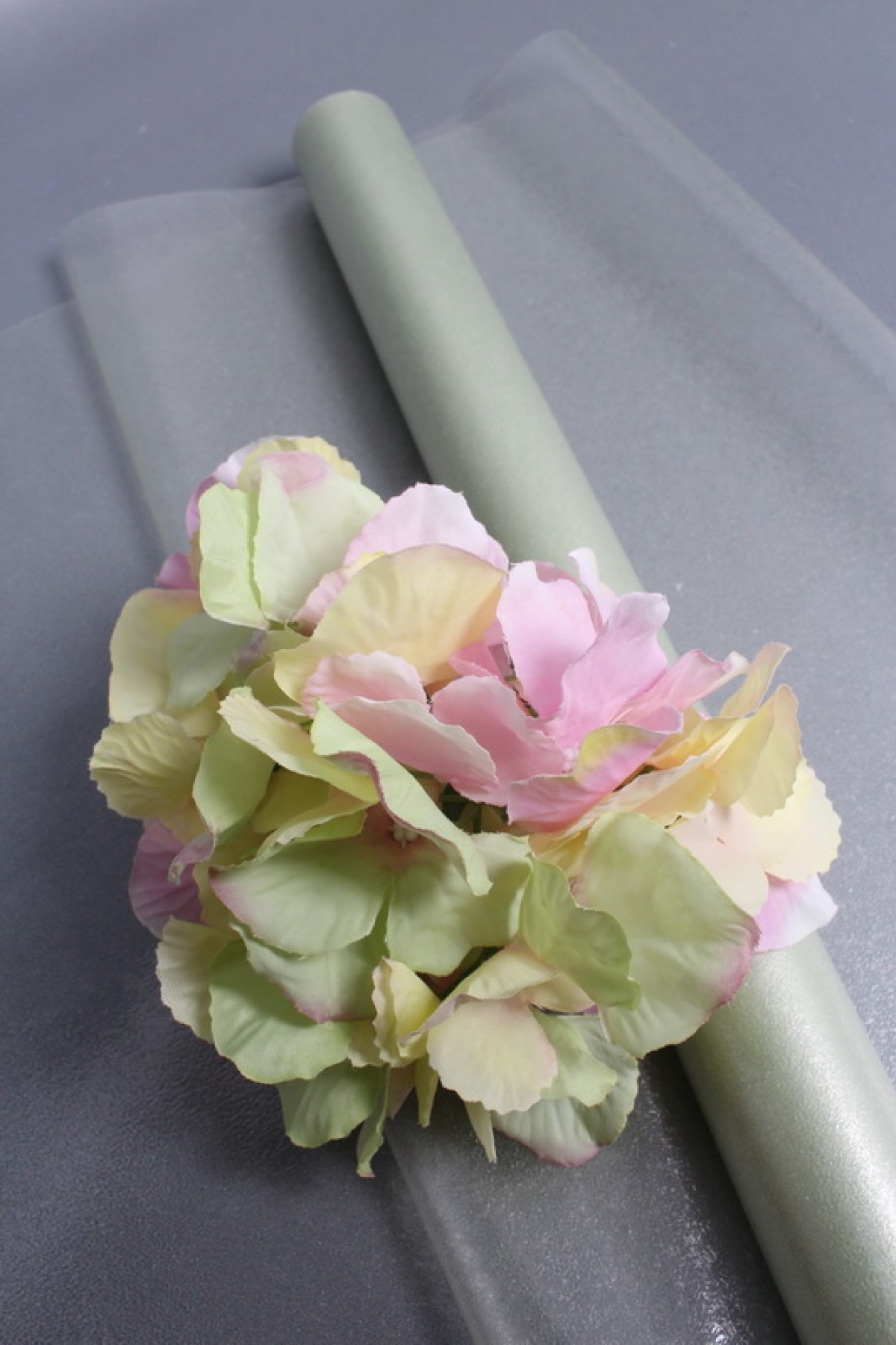 Упак. материал флористическая пленка "Хрусталь", 120 мкр, 57 см х 7 ярдов , пастельно-зеленый 9108М