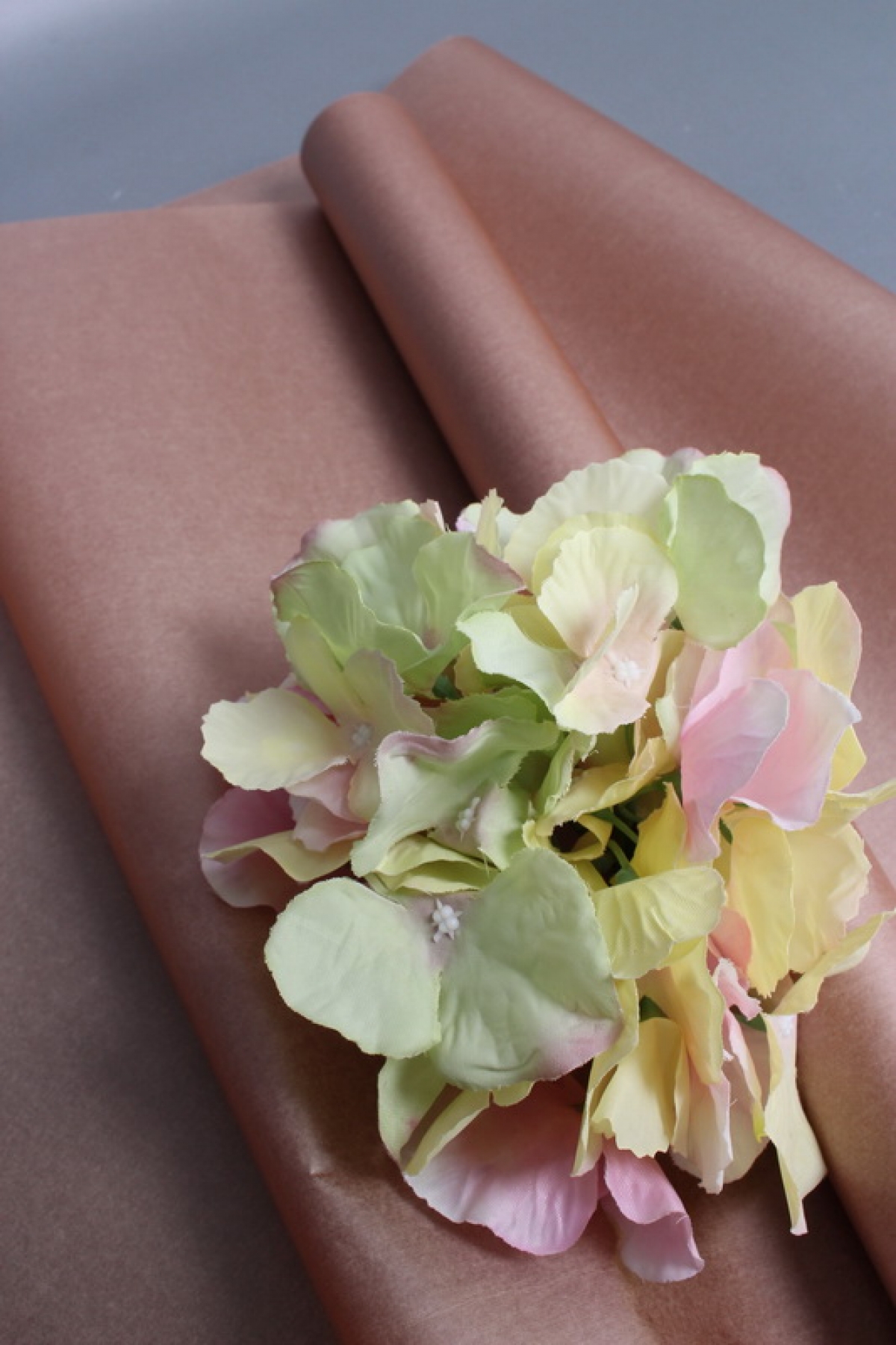 Упаковочный материал флористическая пленка с тишью, 65 мкр, 58 см х 10 м, шоколадный 3241М