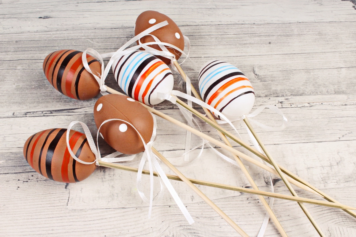 Вставки яйца 6 см  из пластика по 6 шт  6CM EGG WS MIX 2