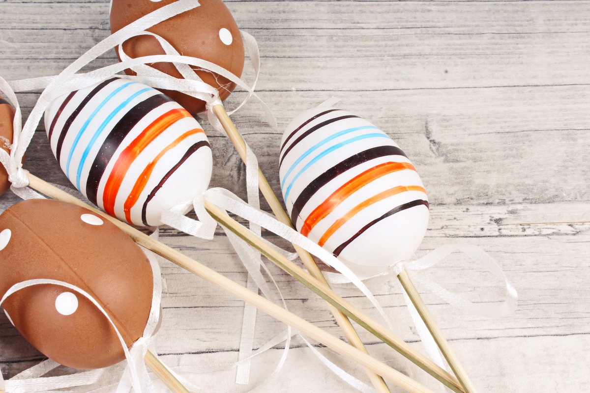 Вставки яйца 6 см  из пластика по 6 шт  6CM EGG WS MIX 2