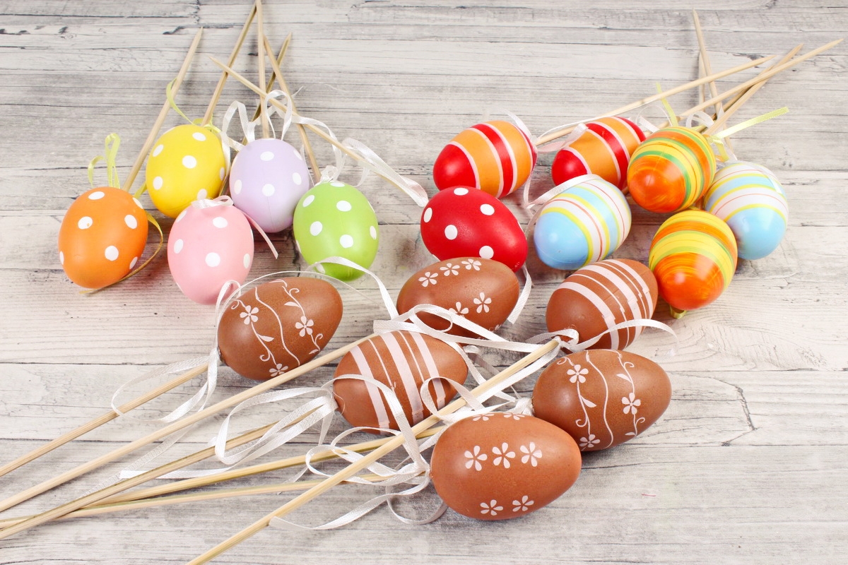 Вставки яйца 6 см  из пластика по 6 шт  6CM EGG WS MIX A