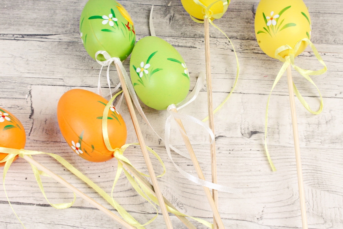 Вставки яйца 6 см  из пластика по 6 шт  6CM EGG WS MIX B