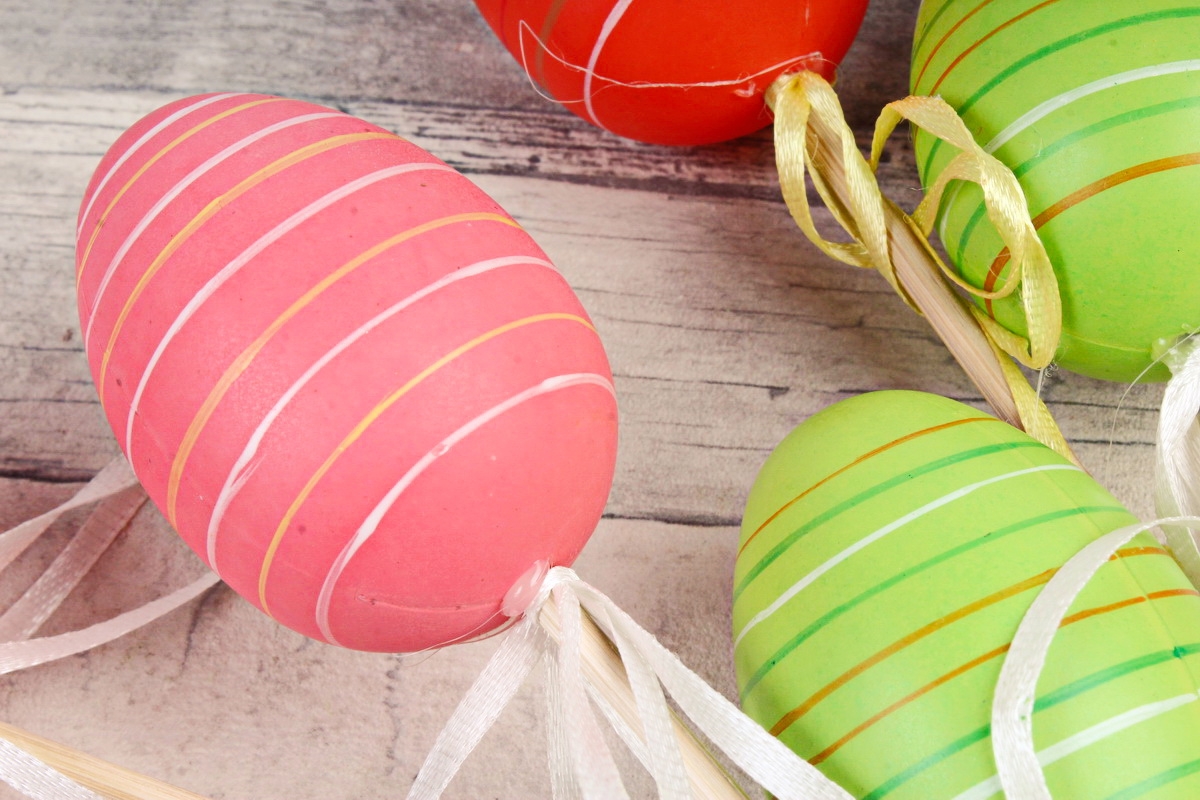 Вставки яйца 6 см  из пластика по 6 шт  6CM EGG WS MIX B