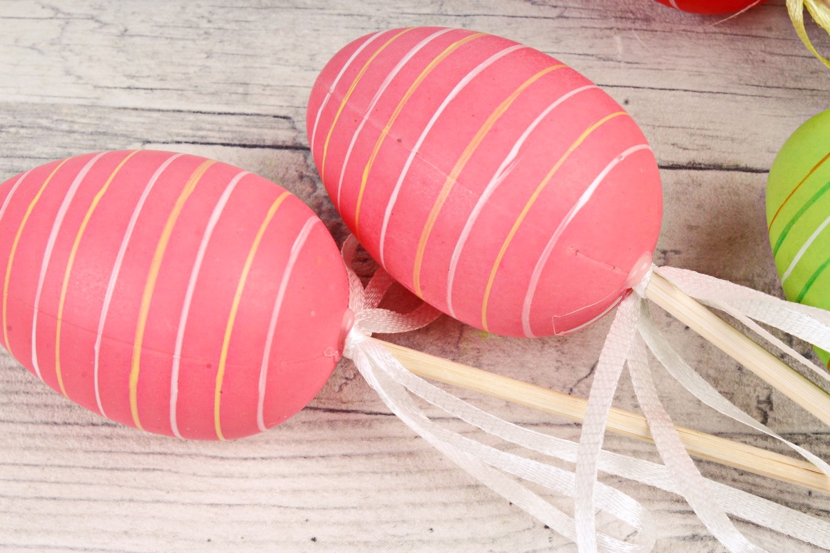 Вставки яйца 6 см  из пластика по 6 шт  6CM EGG WS MIX B