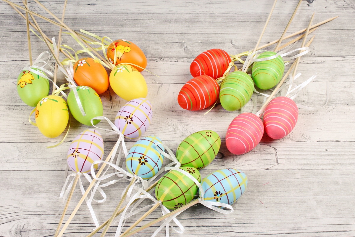Вставки яйца 6 см  из пластика по 6 шт  6CM EGG WS MIX B