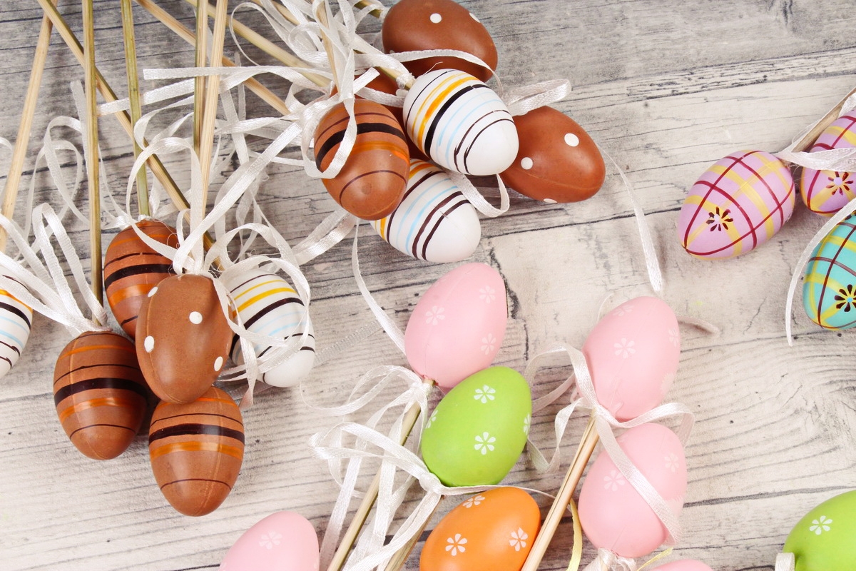 Вставки яйца 4 см  из пластика по 12 шт  4CM EGG WS MIX B