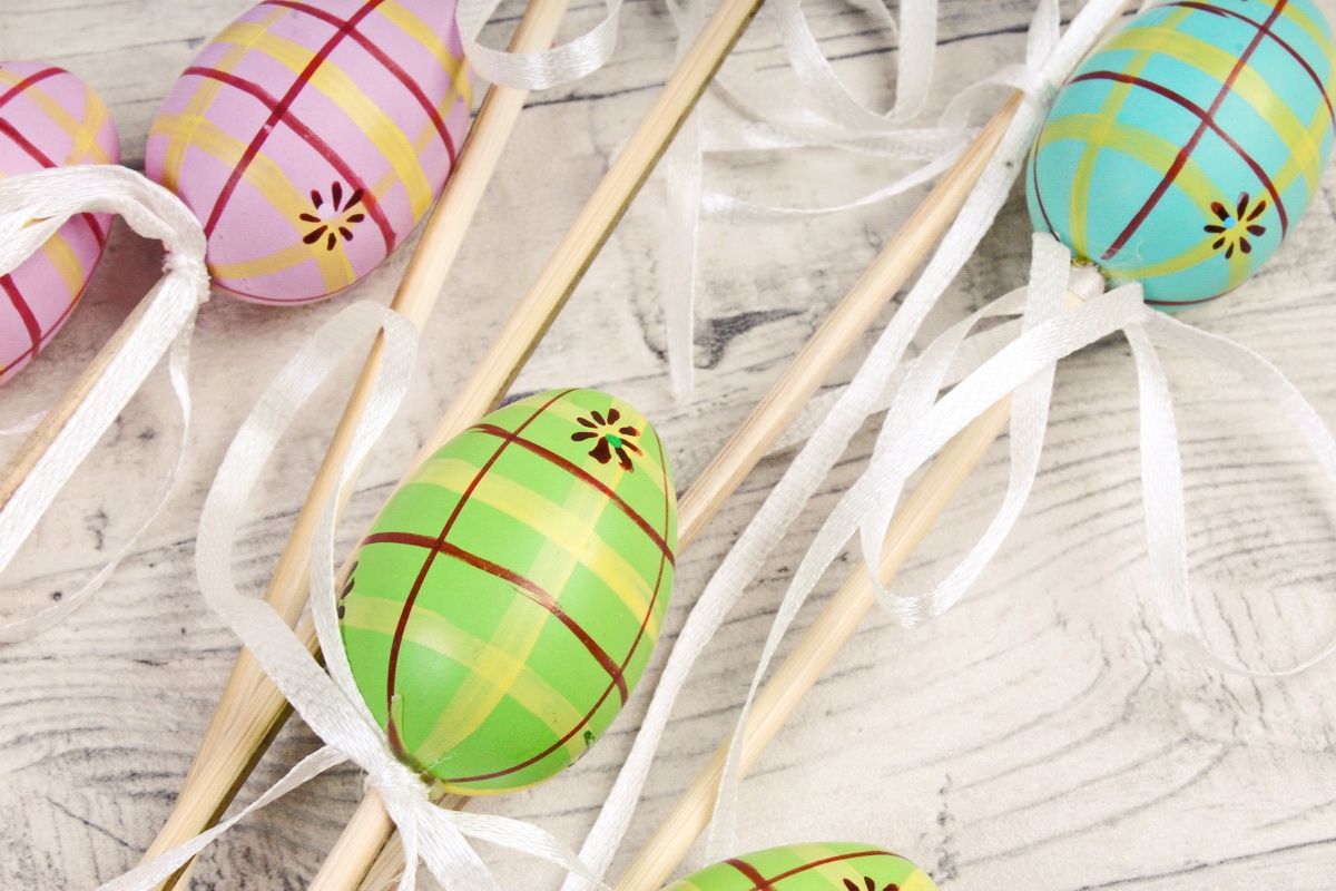 Вставки яйца 4 см  из пластика по 12 шт  4CM EGG WS MIX B