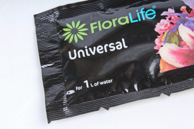 Floralife Flower Food CLEAR 300 Порошковая подкормка для срезанных растений, пакет 10 гр. 7374