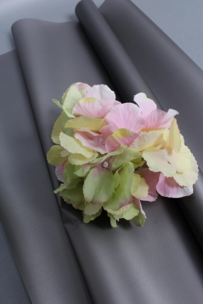 Флористическая пленка с перламутровым эффектом, 50 мкр, 57 см х 10 м, черный 7232М