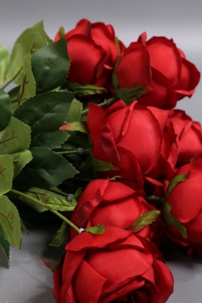 Искусственное растение - Розы Нежность 9 голов красные 42 см