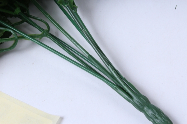 искусственное растение - роза с белыми ягодами бело-розовая  h=33cm