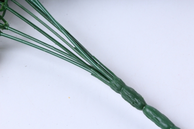 искусственное растение - роза с белыми ягодами желто-красная  h=33cm