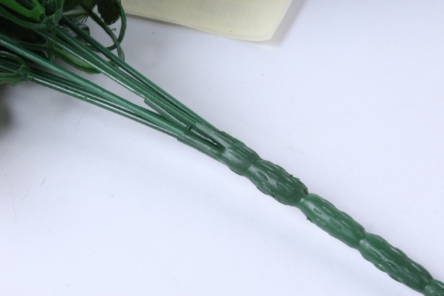 искусственное растение - роза с белыми ягодами розово-малиновая  h=33cm