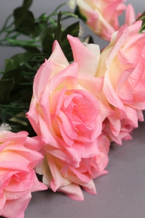 Искусственное растение -  Розы с гипсофилой 38 см бело-розовые