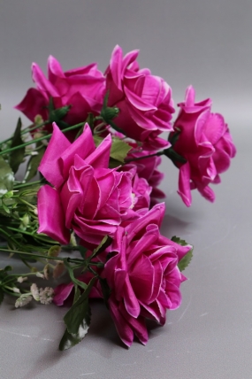 Искусственное растение -  Розы с гипсофилой 38 см пурпурные