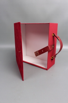 Коробка подарочная 24*24*10, красный 8000М