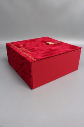 Коробка подарочная 24*24*10, красный 8000М
