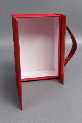 Коробка подарочная 18*13*7, красный  8055М