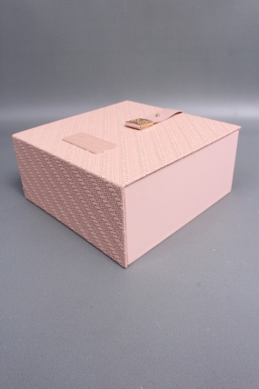 Коробка подарочная 20*20*9, св.розовый  7997М