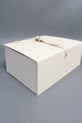Коробка подарочная одиночная "Элегантность" шт - 28,2*10,2*18,5 см, молочный 6679М
