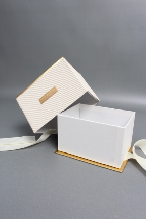 Коробка подарочная одиночная 1шт - "Изящество" 15*11*10,5  шампань  6686М