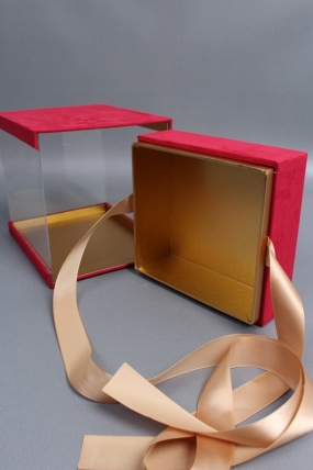 Коробка подарочная с атласной лентой 15,5x14,9x22,5H,1 шт., красный  5962М