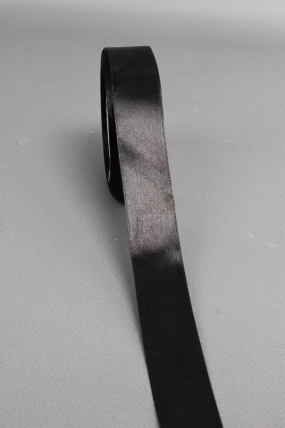 Лента атласная, на пене, односторонняя, 25 мм х 25 ярд, черный 0675М