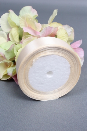 Лента атласная, на пене, односторонняя, 25 мм х 25 ярд, слоновая кость 1047М