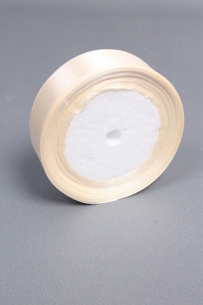 Лента атласная, на пене, односторонняя, 25 мм х 25 ярд, слоновая кость 1047М