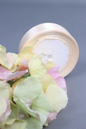 Лента атласная, на пене, односторонняя, 25 мм х 25 ярд, слоновая кость 1047М