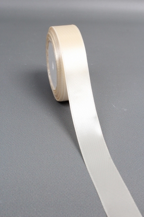 Лента атласная, на пене, односторонняя, 25 мм х 25 ярд, слоновая кость 1047М