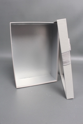 Набор коробок подарочных с прозр. окошком из 3шт - 29*21*9,5, 26*19*8, 23*17*6,5 см, св.серый7775М