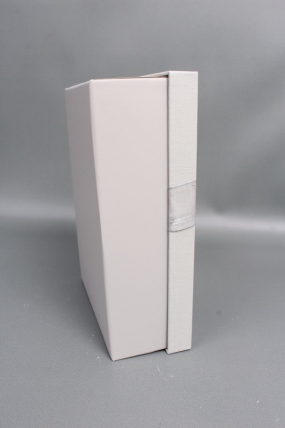 Набор коробок подарочных с прозр. окошком из 3шт - 29*21*9,5, 26*19*8, 23*17*6,5 см, св.серый7775М