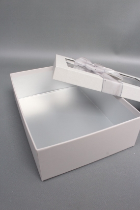 Набор коробок подарочных с прозр. окошком из 3шт - 29*21*9,5, 26*19*8, 23*17*6,5 см, св.серый7775М