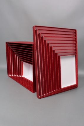 Набор подарочных коробок из 10шт - Прямоугольник НГ Искорка красный с блестками 37*29*16  N343