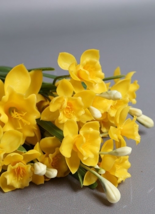 Нарциссы силиконовые букет желтые 35см