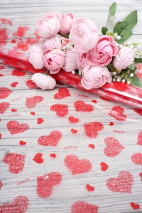 Пленка цветная Сердца Love is 70см  красный	6049675