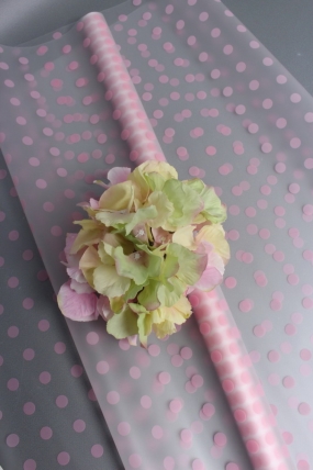 Пленка матовая с рисунком "Горошек" нежно розовый 60см 200гр  0011М