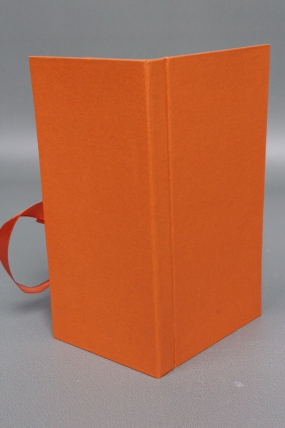 Подарочная коробка ДЛЯ ДЕНЕГ с бантом,тиснение МИКРОВЕЛЬВЕТ 172х83х16,оранжевый Д10303П.044