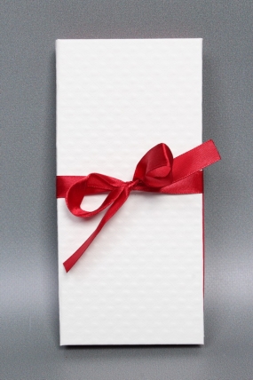 Подарочная коробка ДЛЯ ДЕНЕГ с бантом,тиснение РОМБ  172х83х16,белый-бордовый Д10303П.025