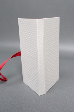 Подарочная коробка ДЛЯ ДЕНЕГ с бантом,тиснение РОМБ  172х83х16,белый-бордовый Д10303П.025