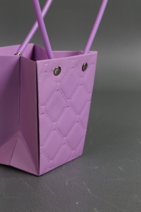 Сумка для ЦВЕТОВ тиснение Клетка (16) 10*8*10,5  лиловый  М16   Цена за 1шт