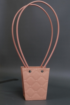 Сумка для ЦВЕТОВ тиснение Клетка (16) 10*8*10,5  пудра  М16   Цена за 1шт