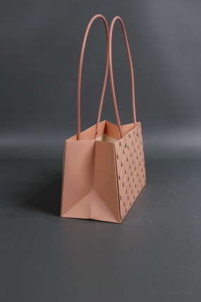 Сумка для ЦВЕТОВ тиснение Золотая клетка  (311) 22*13,5*10,5 пудра М311   Цена за 1шт