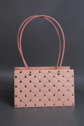 Сумка для ЦВЕТОВ тиснение Золотая клетка  (311) 22*13,5*10,5 пудра М311   Цена за 1шт